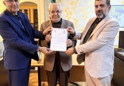 دیدار دکتر اعوانی رئیس انجمن حکمت و فلسفه از انجمن علمی نسخه های خطی ایران